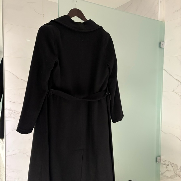 black coat - Picture 2 of 7